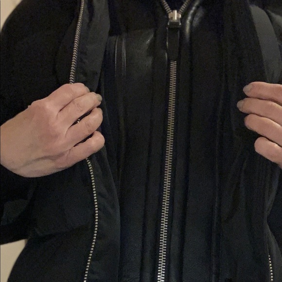 Ladies Medium fits comfortable size 6-8 US. Attached shearling vest and hood. - Picture 7 of 10